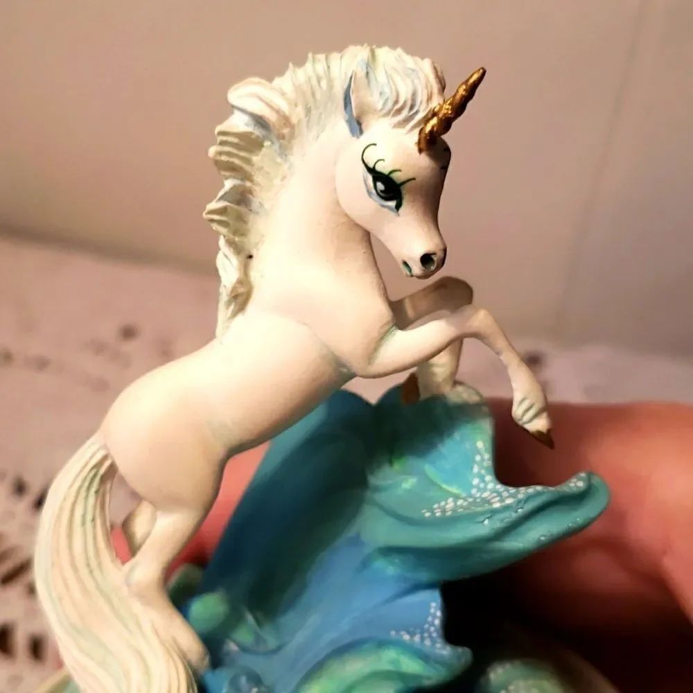 Vintage The Franklin Mint "Unicorn of Beauty" Hand-Painted Collectible Figurine - Picture 5 of 6
